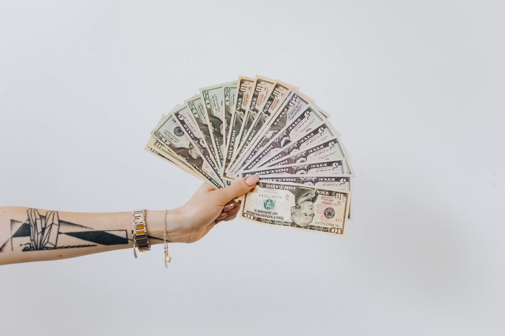 what is a budget? how to save money.